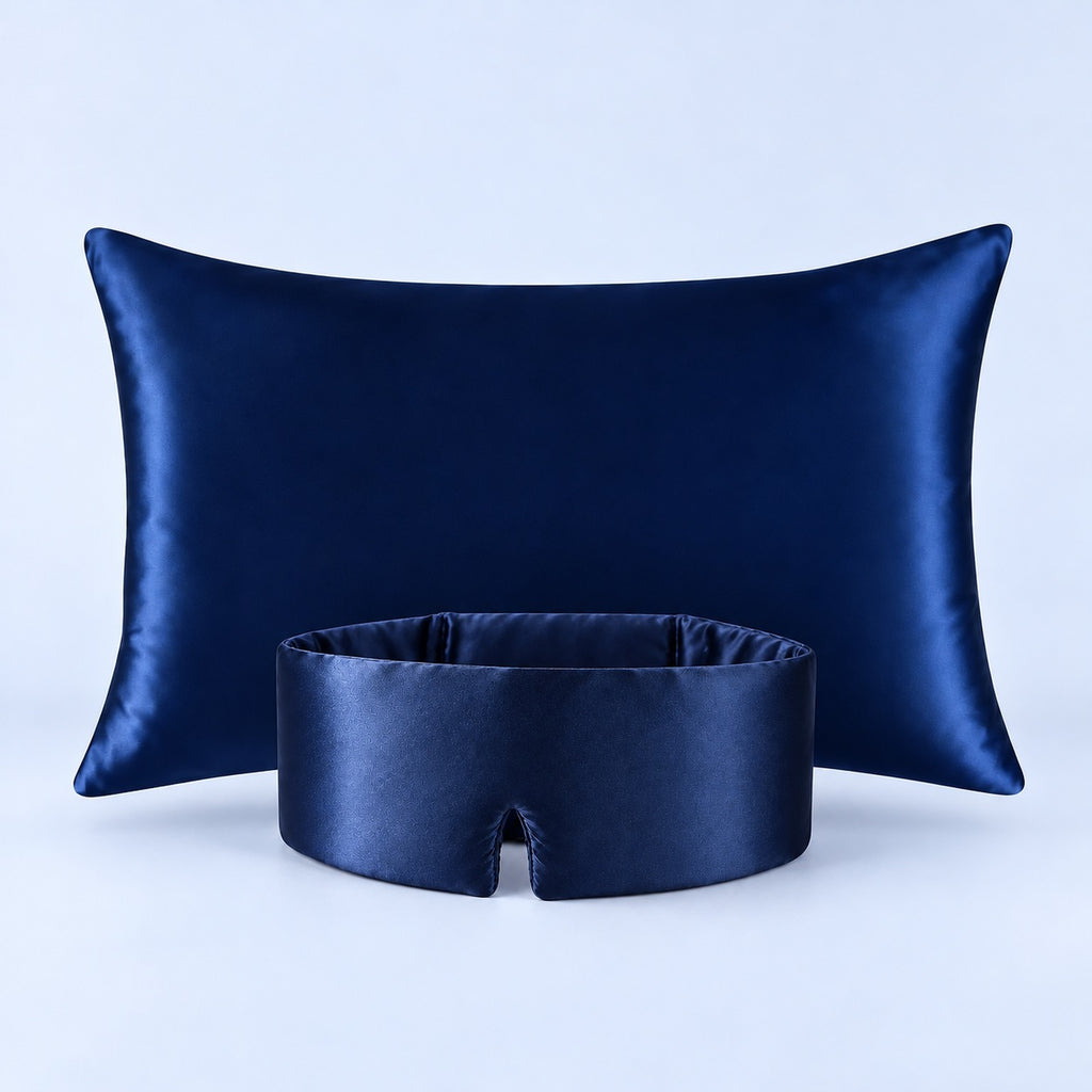 Pack duo : taie et masque en soie bleu nuit sur fond bleu pâle